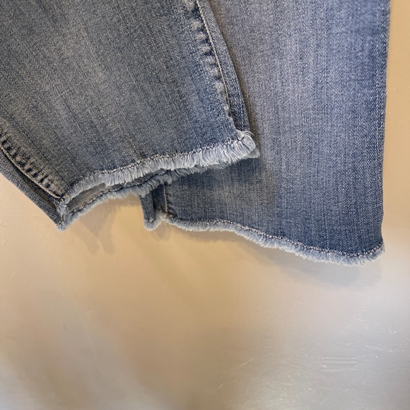 7 for all Mankind | Mid Rise Med Wash Frayed Ankle Cropped Boot Capri Jeans - Picture 5 of 12